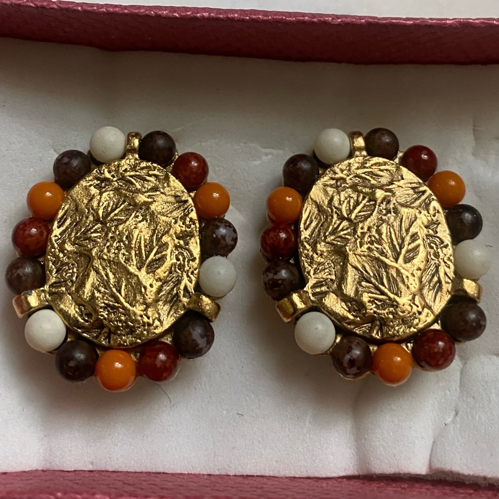 Stunning LCI Vintage Clip On Earrings